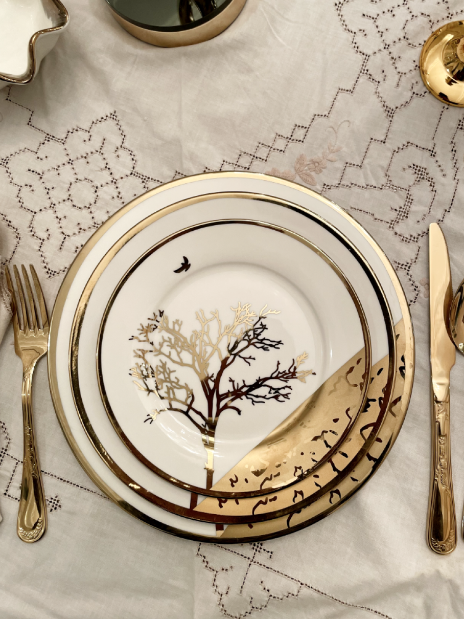 IMG_4871 Ensemble de 36 Assiettes à Dîner Blanc et Or - Variation IV