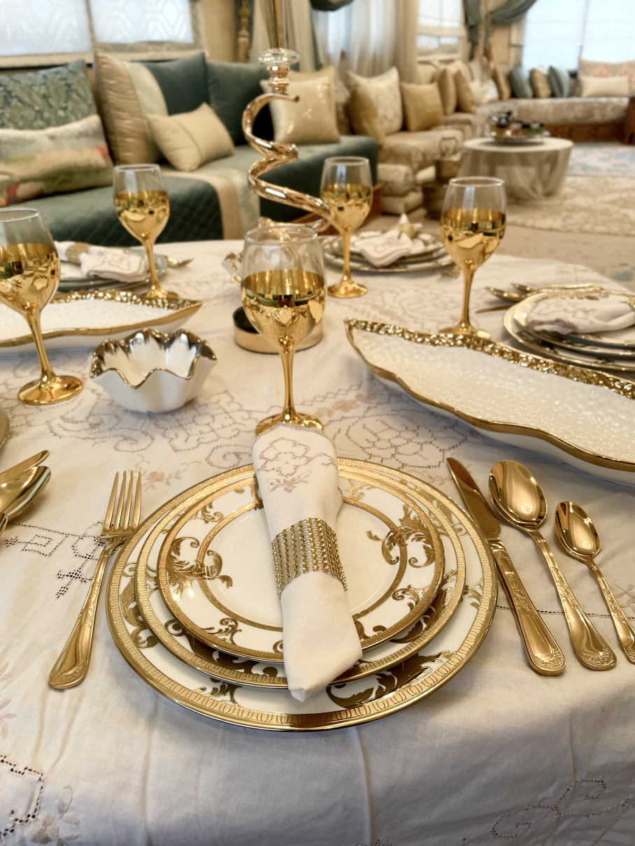 IMG_4889 Ensemble de 36 Assiettes à Dîner Blanc et Or - Variation V – Image 2