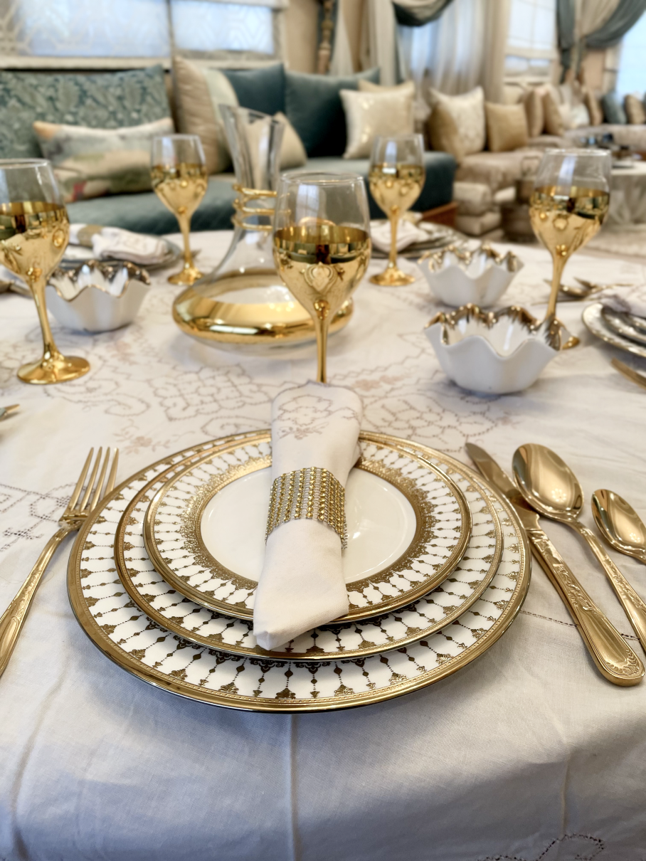 IMG_4905 Ensemble de 36 Assiettes à Dîner Blanc et Or - Variation I – Image 2