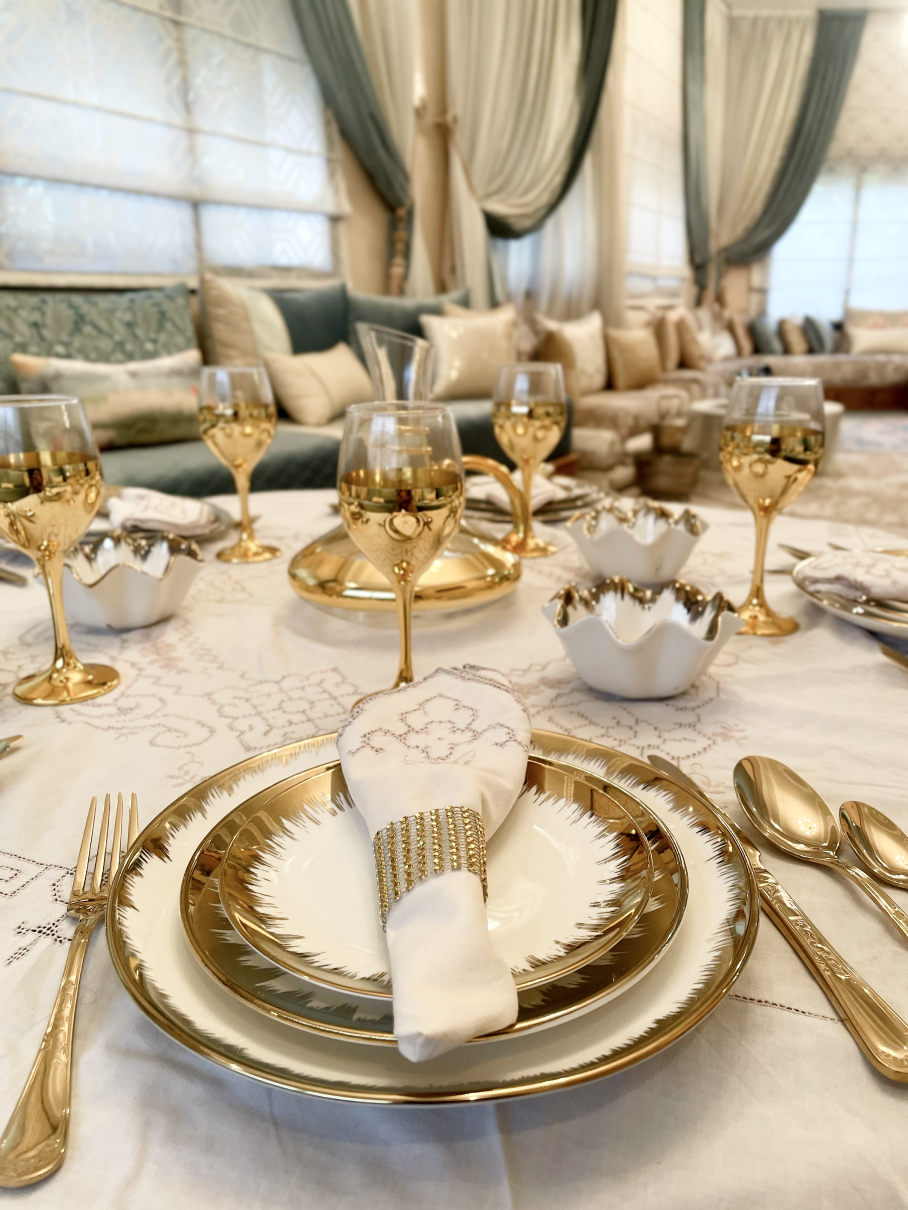 IMG_4917 Ensemble de 36 Assiettes à Dîner Blanc et Or - Variation III – Image 2