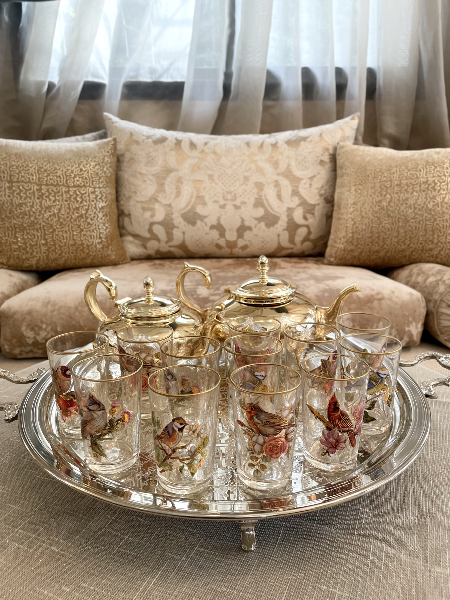 IMG_4942 Ensemble de 12 Verres à Thé Marocains avec Illustrations Artistiques d'Oiseaux – Image 2